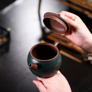 Yixing Zisha Teapot [Long Wa] (Zi Ni/Lu Ni – 280ml)