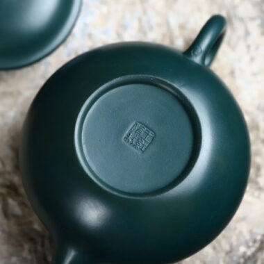 Full Handmade Yixing Zisha Teapot [Gao Pan Pot] (Minguo Lu Ni- 330ml)