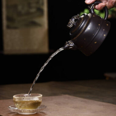 Full Handmade Yixing Zisha Teapot [Long Quan Pot] (Shi Huang – 350ml)