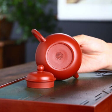 Full Handmade Yixing Zisha Teapot [Rong Tian Pot] (Dahongpao – 200ml)