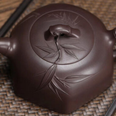 Full Handmade Yixing Zisha Teapot [Yue Xia Xiaoxiang Pot] (Lao Zi Ni – 260ml)