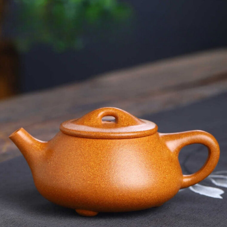 Full Handmade Yixing Zisha Teapot [Jingzhou Shi Piao Pot] (Wucai Lao Duan Ni – 200ml)