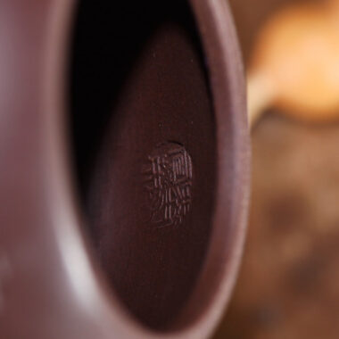 Full Handmade Yixing Zisha Teapot [Jingzhou Shi Piao Pot] (Di Cao Qing – 350ml)