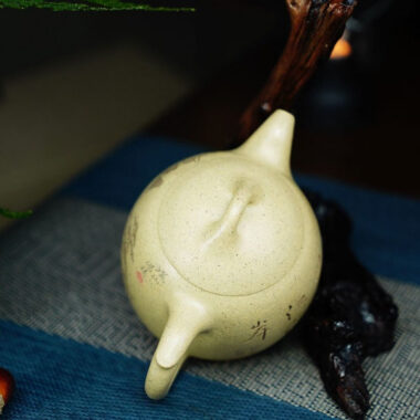 Full Handmade Yixing Zisha Teapot [Qin Quan Pot] (Bensan Lu Ni – 260ml)