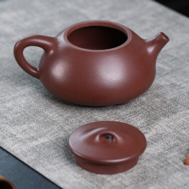 Full Handmade Yixing Zisha Teapot [Jingzhou Shi Piao Pot] (Zi Ni – 300ml)