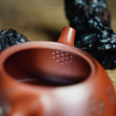 Full Handmade Yixing Zisha Teapot [Half Moon Pot] (Zhu Ni – 200ml)