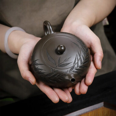 Full Handmade Yixing Zisha Teapot [Bian Yu] (Feicui Qing Zi Ni – 330ml)