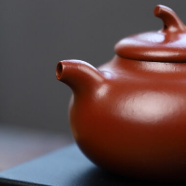 Full Handmade Yixing Zisha Teapot [Jia Duan Pot] (Dahongpao – 170ml)