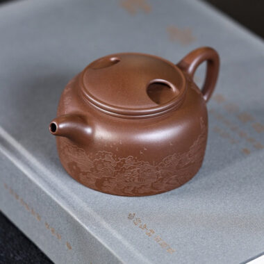 Full Handmade Yixing Zisha Teapot [Niu Gai Lianzi Pot] (Zi Ni – 230ml)