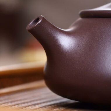 Full Handmade Yixing Zisha Teapot [Jingzhou Shi Piao Pot] (Lao Zi Ni – 240ml)