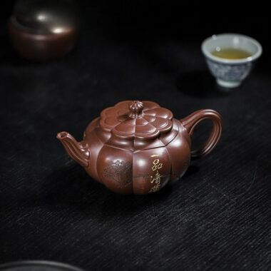 Full Handmade Yixing Zisha Teapot [Yipin Qing Lian] (Lao Ge Zi Ni – 350ml)