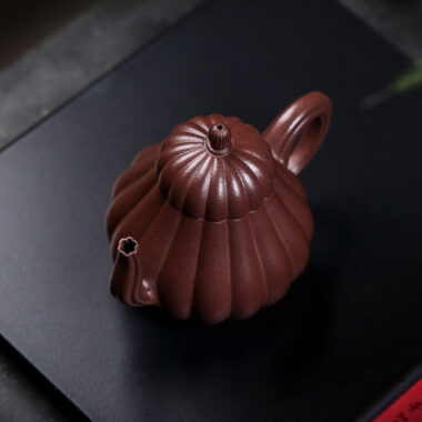 Full Handmade Yixing Zisha Teapot [Han Qing] (Zi Ni – 260ml)
