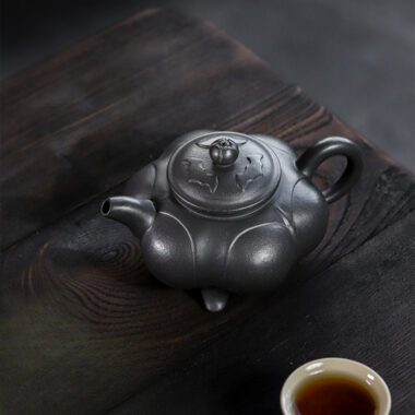 Full Handmade Yixing Zisha Teapot [Lianhua Ding] (Tian Qing Ni – 320ml)