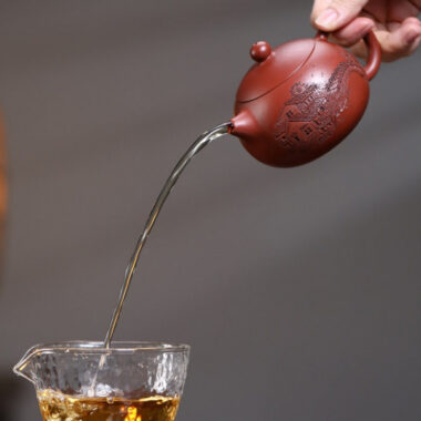 Full Handmade Yixing Zisha Teapot [Yi Jiangnan Xishi Pot] (Dahongpao – 200ml)