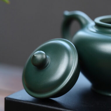 Full Handmade Yixing Zisha Teapot [Xiao Ying Pot] (Lu Ni – 190ml)