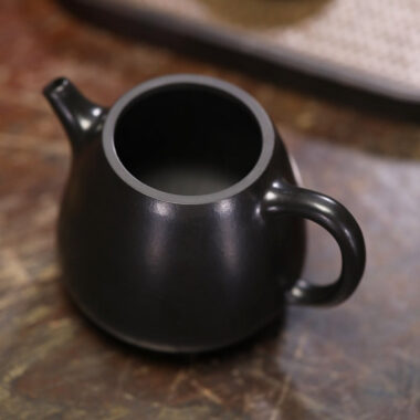 Full Handmade Yixing Zisha Teapot [Gao Shi Piao Pot] (Hei Ni – 200ml)