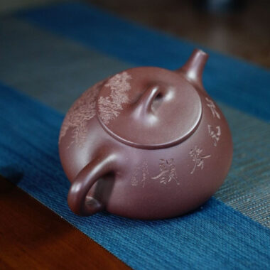 Full Handmade Yixing Zisha Teapot [Jingzhou Shi Piao Pot – Song Feng Qin Yun] (Zi Ni – 300ml)