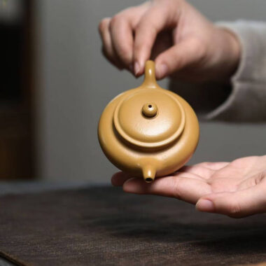 Yixing Zisha Teapot [Mini Fanggu Pot] (Huangjin Zhu Ni – 100ml)