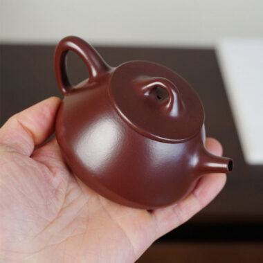Full Handmade Yixing Zisha Teapot [Ping Gai Shi Piao Pot] (Zi Zhu Ni – 170ml)