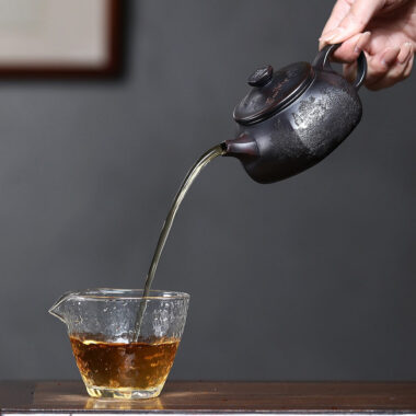 Yixing Zisha Teapot [Liufang Han Jiang] (Gu Hong Ni – 260ml)