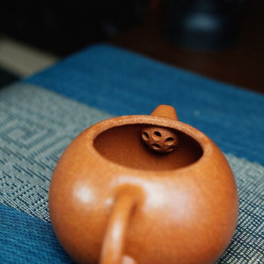 Full Handmade Yixing Zisha Teapot [Xishi Pot] (Jiang Po Ni – 190ml)