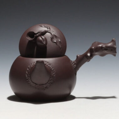Full Handmade Yixing Zisha Teapot [Peach Side Handle Pot] (Lao Zi Ni – 170/230ml)