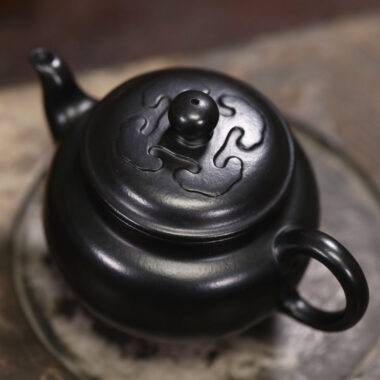 Full Handmade Yixing Zisha Teapot [Dabin Ruyi Pot] (Hei Ni – 210ml)