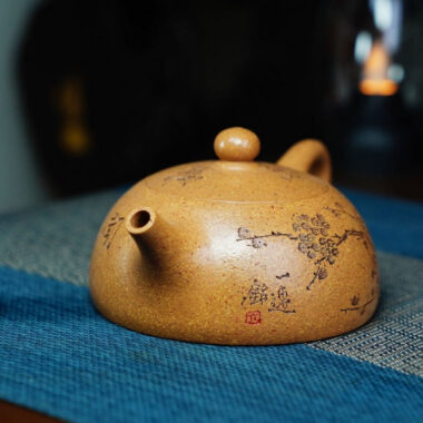 Full Handmade Yixing Zisha Teapot [Half Moon Pot] (Wucai Lao Duan Ni – 200ml)