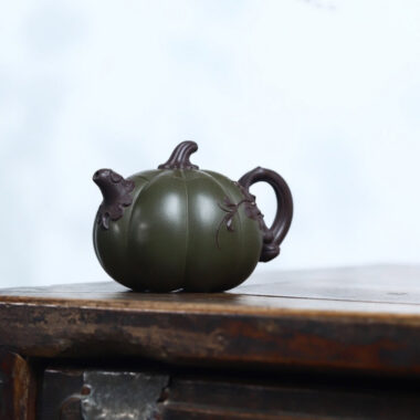 Full Handmade Yixing Zisha Teapot [Bi-color Pumpkin Pot] (Lu Ni/Zi Ni – 260ml)