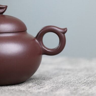 Full Handmade Yixing Zisha Teapot [Listening] (Zi Ni – 200ml)