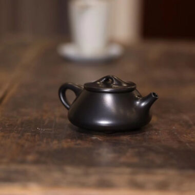 Full Handmade Yixing Zisha Teapot [Jingzhou Shi Piao Pot] (Hei Ni – 180/250ml)