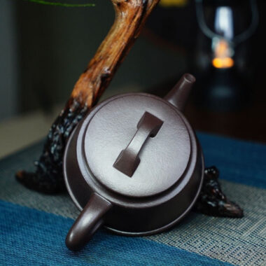 Full Handmade Yixing Zisha Teapot [Yu Zhao Pot] (Lao Zi Ni – 170ml)