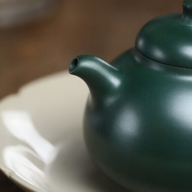 Full Handmade Yixing Zisha Teapot [Sanzu Ruding Pot] (Lu Ni – 180ml)