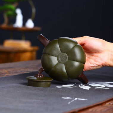 Full Handmade Yixing Zisha Teapot [Bi-color Pumpkin Pot] (Lu Ni/Zi Ni – 350ml)