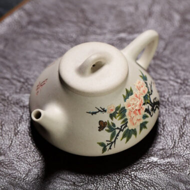Full Handmade Yixing Zisha Teapot [Flowers Collection] 1 Pot 4 Cups Set (Bei Duan Ni – 245ml)