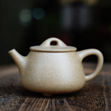 Full Handmade Yixing Zisha Teapot [Gao Shi Piao Pot] (Qing Duan Ni – 190ml)