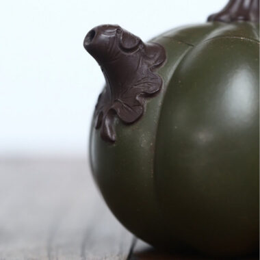Full Handmade Yixing Zisha Teapot [Bi-color Pumpkin Pot] (Lu Ni/Zi Ni – 260ml)