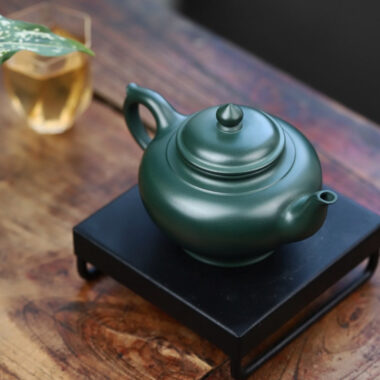 Full Handmade Yixing Zisha Teapot [Xiao Ying Pot] (Lu Ni – 190ml)