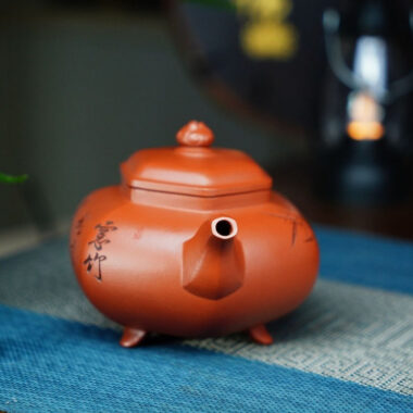 Full Handmade Yixing Zisha Teapot [San Fen Tian Xia Pot] (Zhu Ni – 280ml)