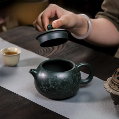 Full Handmade Yixing Zisha Teapot [Big Plum Blossom Xishi Pot] (Feicui Lu Ni – 470ml)