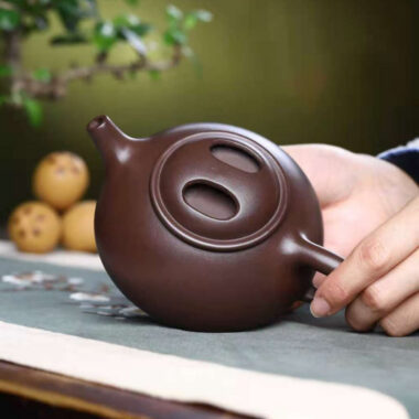Full Handmade Yixing Zisha Teapot [Niu Gai Shi Piao Pot] (Lao Zi Ni – 260ml)