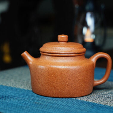 Full Handmade Yixing Zisha Teapot [Dezhong Pot] (Jiang Po Ni – 180ml)
