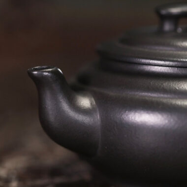 Full Handmade Yixing Zisha Teapot [Shang Xin Qiao Pot] (Hei Ni – 190ml)