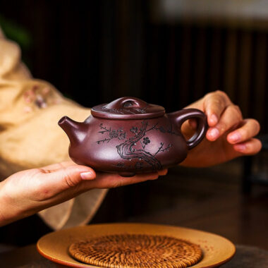 Full Handmade Yixing Zisha Teapot [Nafu Shi Piao] (Shi Hong – 340ml)