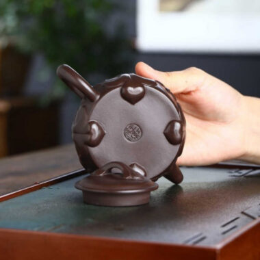 Full Handmade Yixing Zisha Teapot [Ruyi Pot] (Lao Zi Ni – 175ml)