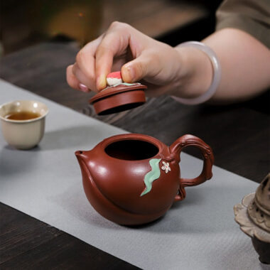 Full Handmade Yixing Zisha Teapot [Luye Shoutao] (Hong Pi Long – 280ml)