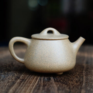 Full Handmade Yixing Zisha Teapot [Gao Shi Piao Pot] (Qing Duan Ni – 190ml)