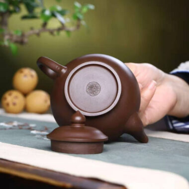 Full Handmade Yixing Zisha Teapot [Xiao Ying Pot] (Zi Ni – 260ml)