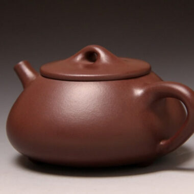 Full Handmade Yixing Zisha Teapot [Jingzhou Shi Piao Pot] (Zi Ni – 370ml)