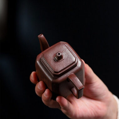 Full Handmade Yixing Zisha Teapot [Zui Huanghun] (Di Cao Qing – 150ml)